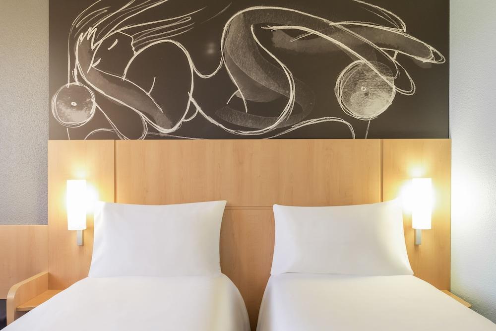 Hotel Ibis Rennes Centre Gare Sud Bagian luar foto