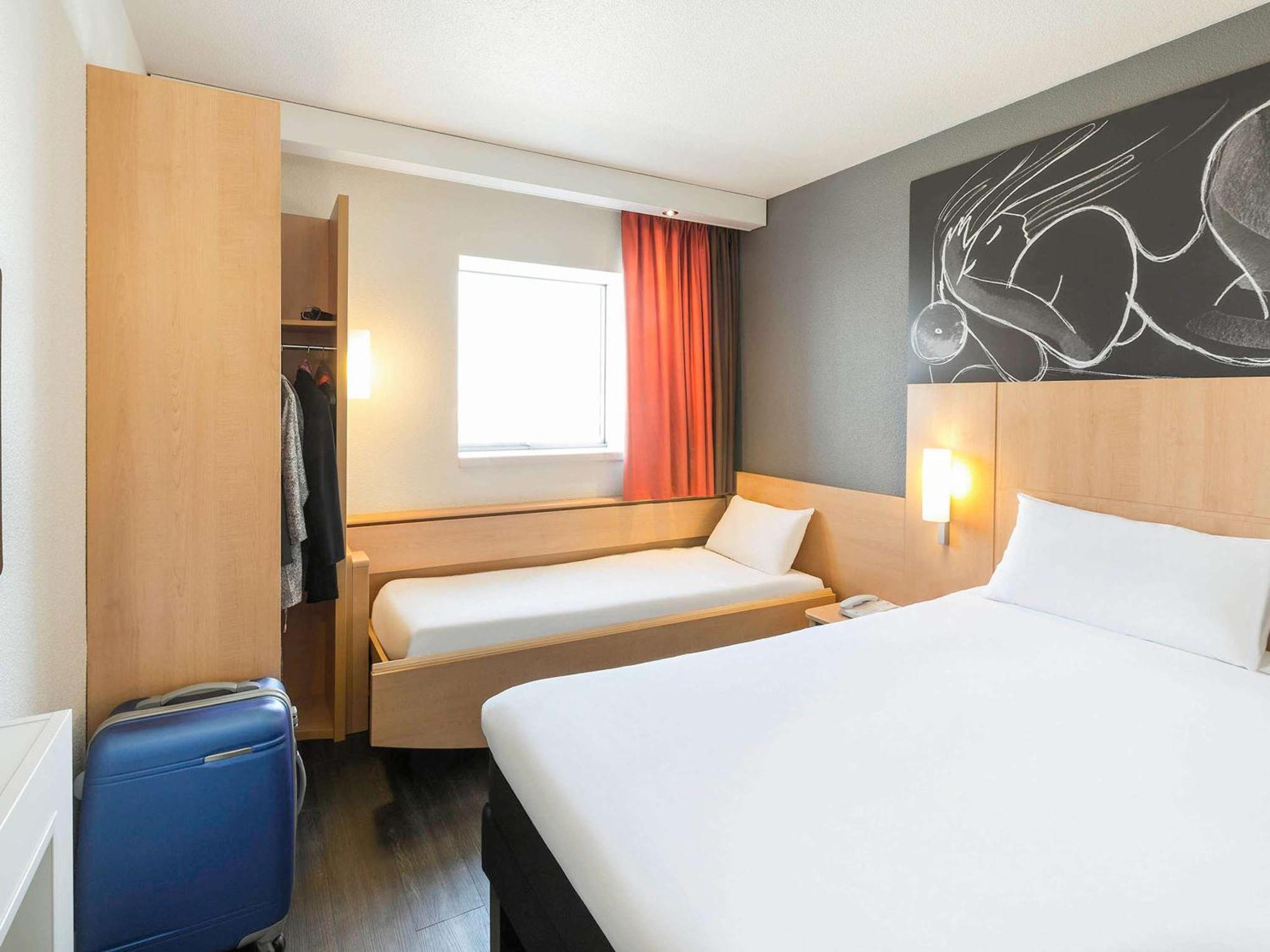 Hotel Ibis Rennes Centre Gare Sud Bagian luar foto