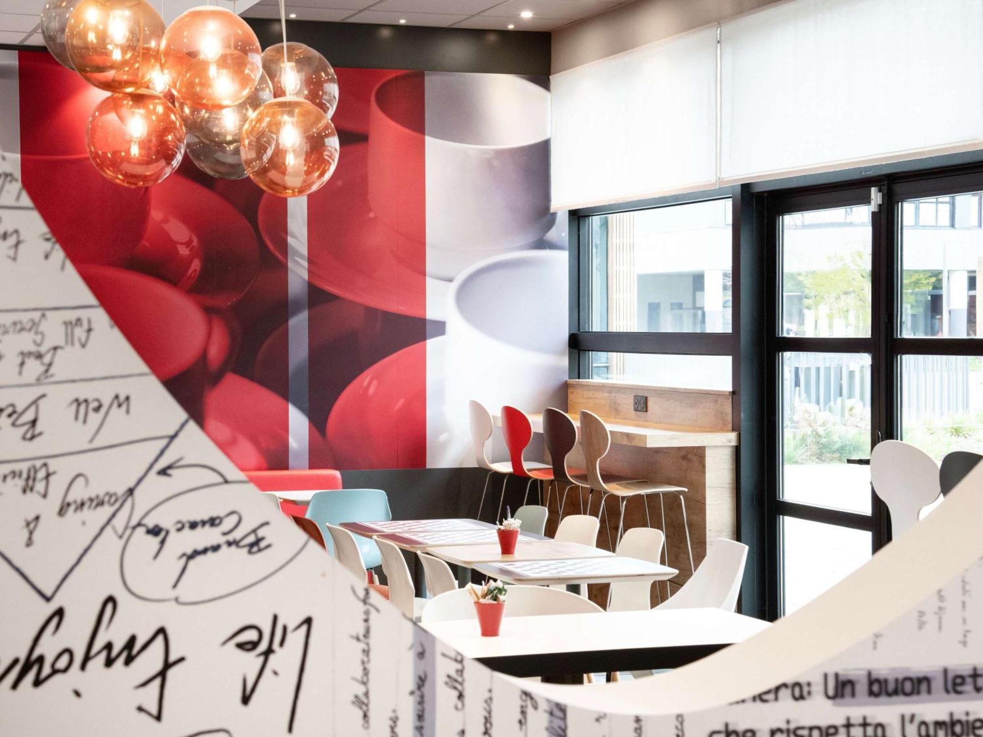 Hotel Ibis Rennes Centre Gare Sud Bagian luar foto