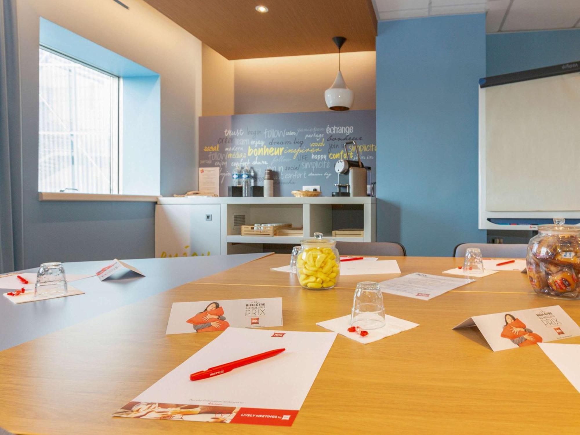 Hotel Ibis Rennes Centre Gare Sud Bagian luar foto