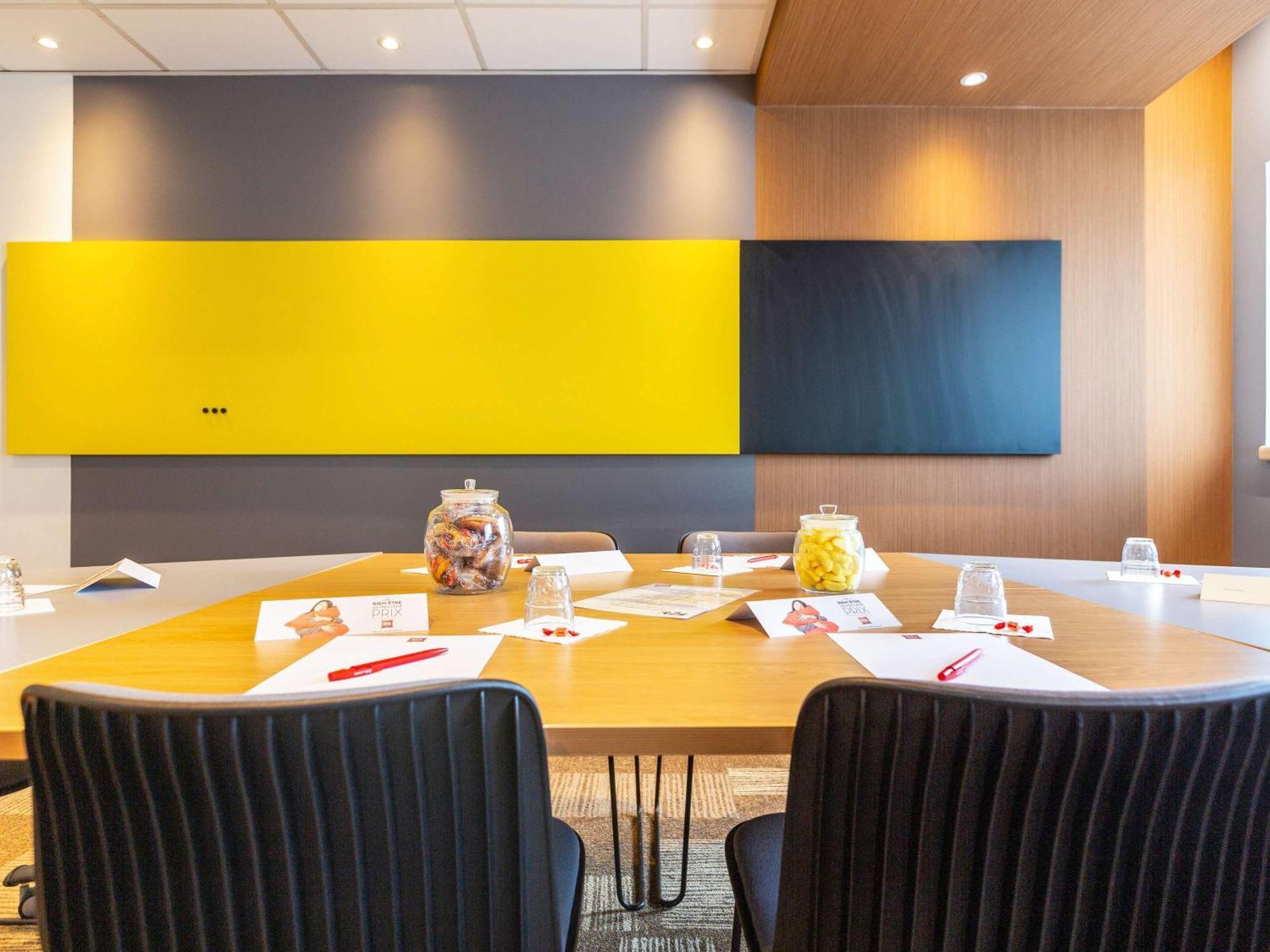 Hotel Ibis Rennes Centre Gare Sud Bagian luar foto